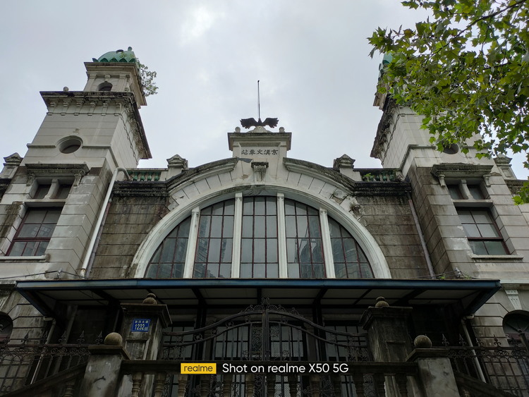 系统升级会“负优化”拍照？我们测了两台手机