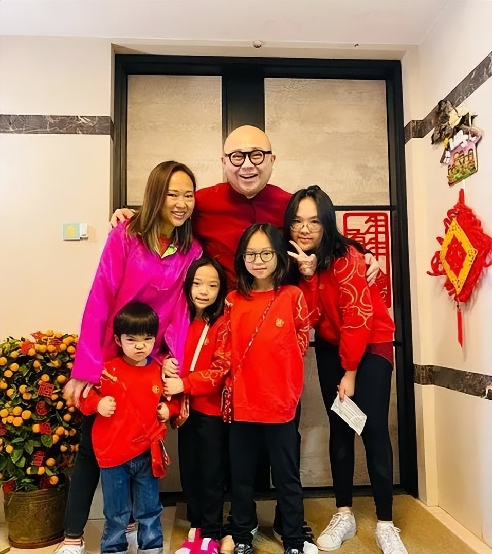 TVB金牌主持首开个人频道，拍视频被吐槽tvb味浓