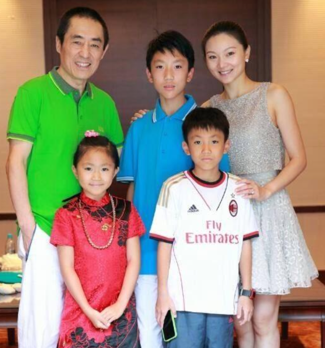 年龄不是问题！这些娱乐圈“老男人”，为何妻子越换越年轻？