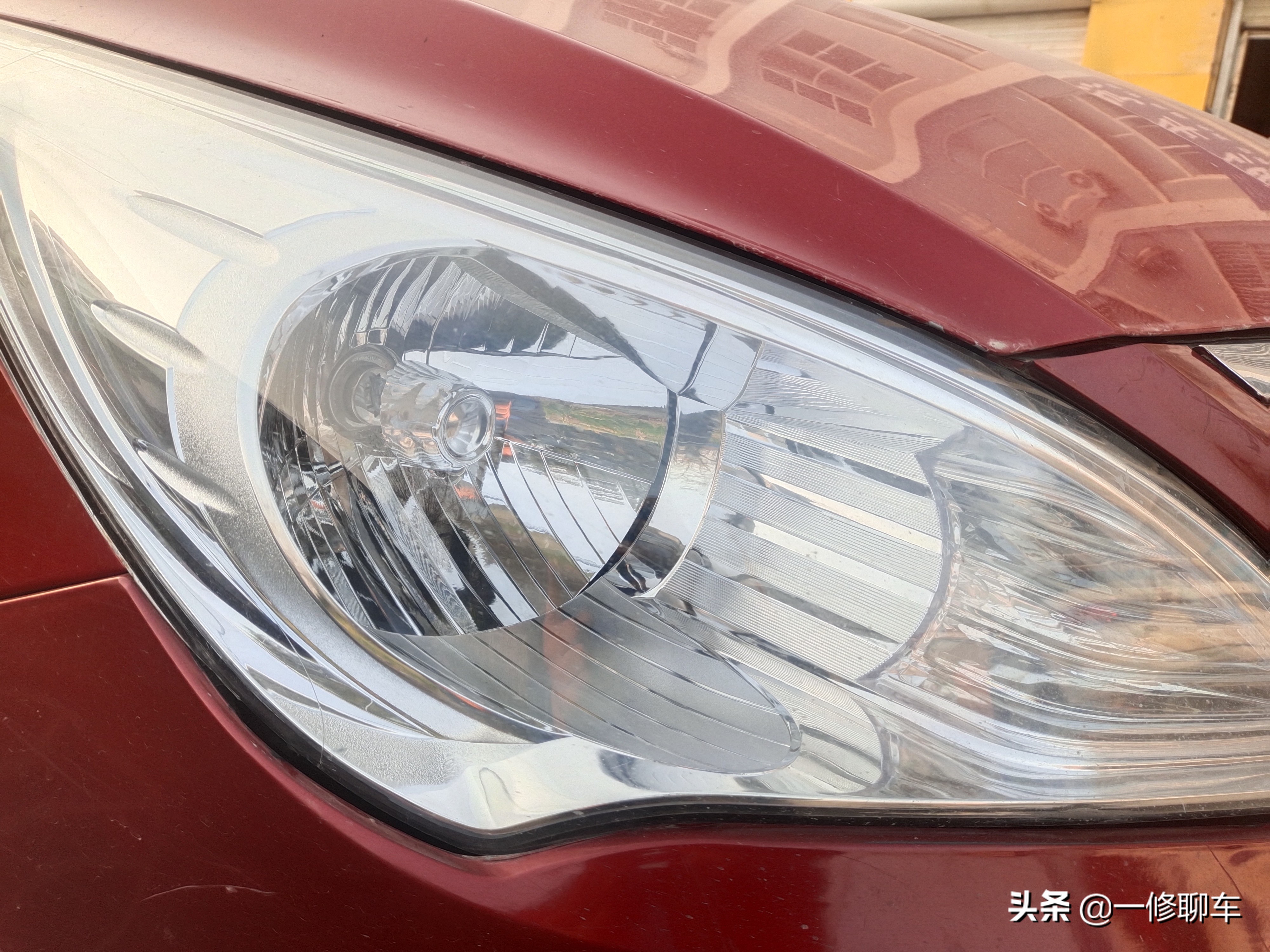 原車大燈不太亮，改裝選LED還是氙氣燈泡？一次給你講清楚