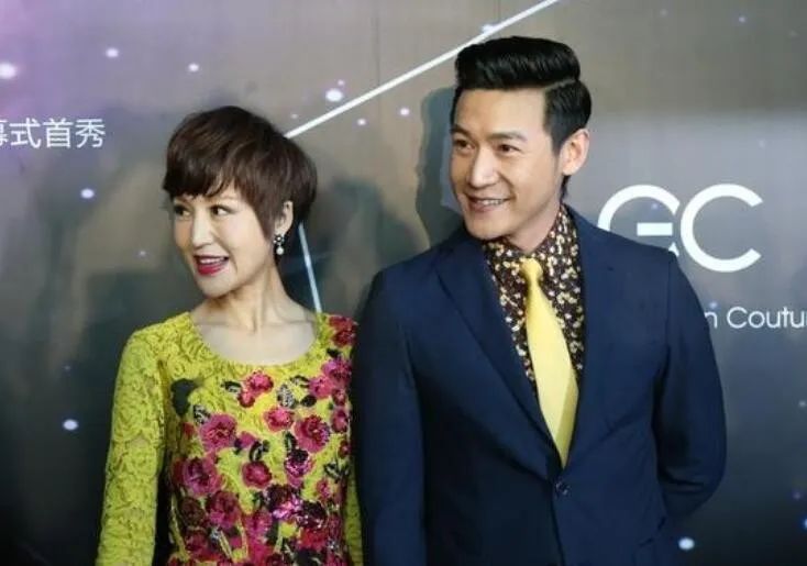 陆毅老婆鲍蕾身穿蓬蓬裙，气质绝，不像45岁，酷似洋娃娃