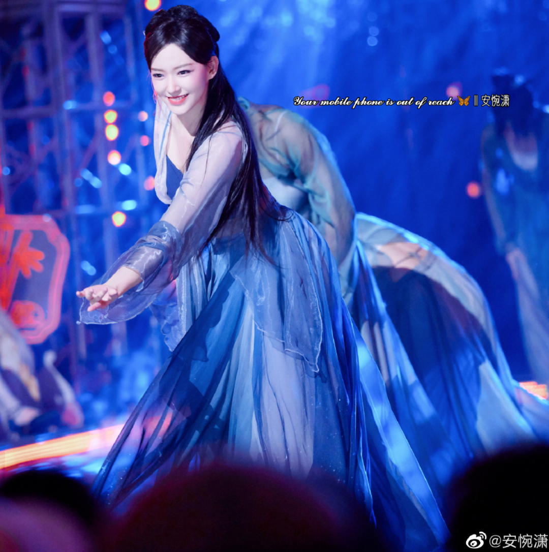 互联网美女真的太多了！杨幂身材大杀四方，赵今麦长大了这么美？