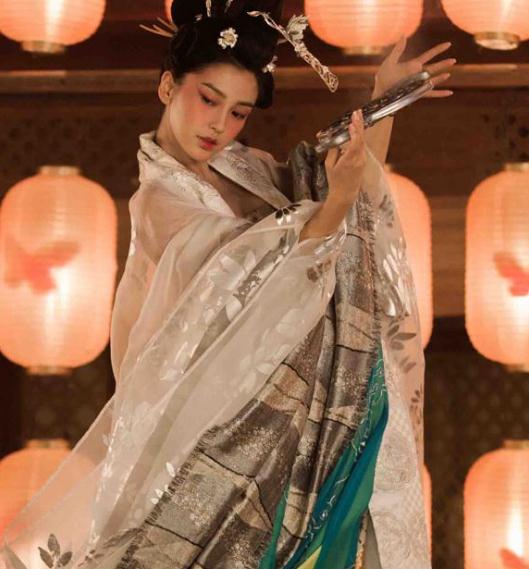 五官乱飞,眼神空洞,表情呆滞,这4位"木头美人"演技不忍直视