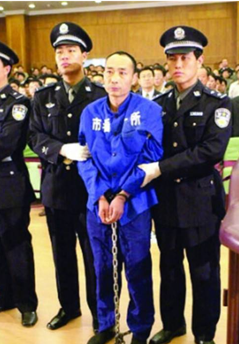 2001年，河北男子引爆宿舍楼致146人遭殃，被捕后：早想炸死他们