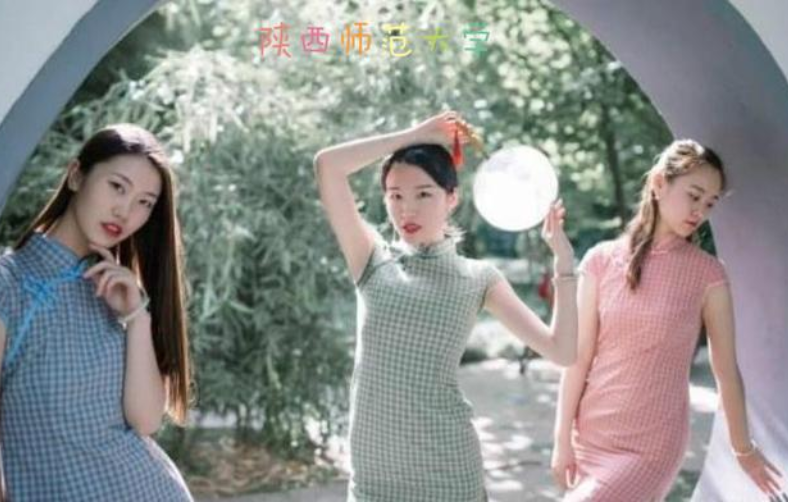 大学“旗袍”毕业照火了，既有气质又有内涵，网友：是恋爱的感觉