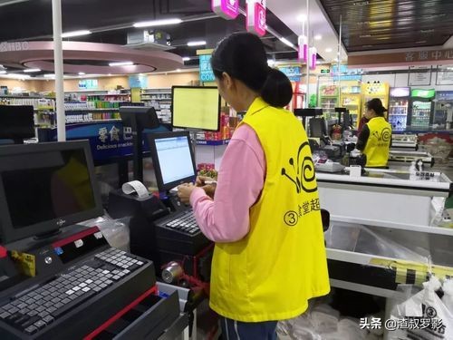 一女婴被弃，拾荒老人养大身价过亿，为报恩卖公司带养父环游祖国