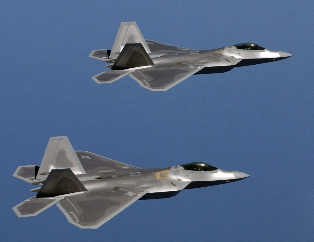 美媒公布2021年世界十大最强战机，F-35排第二，苏-57力压歼-20