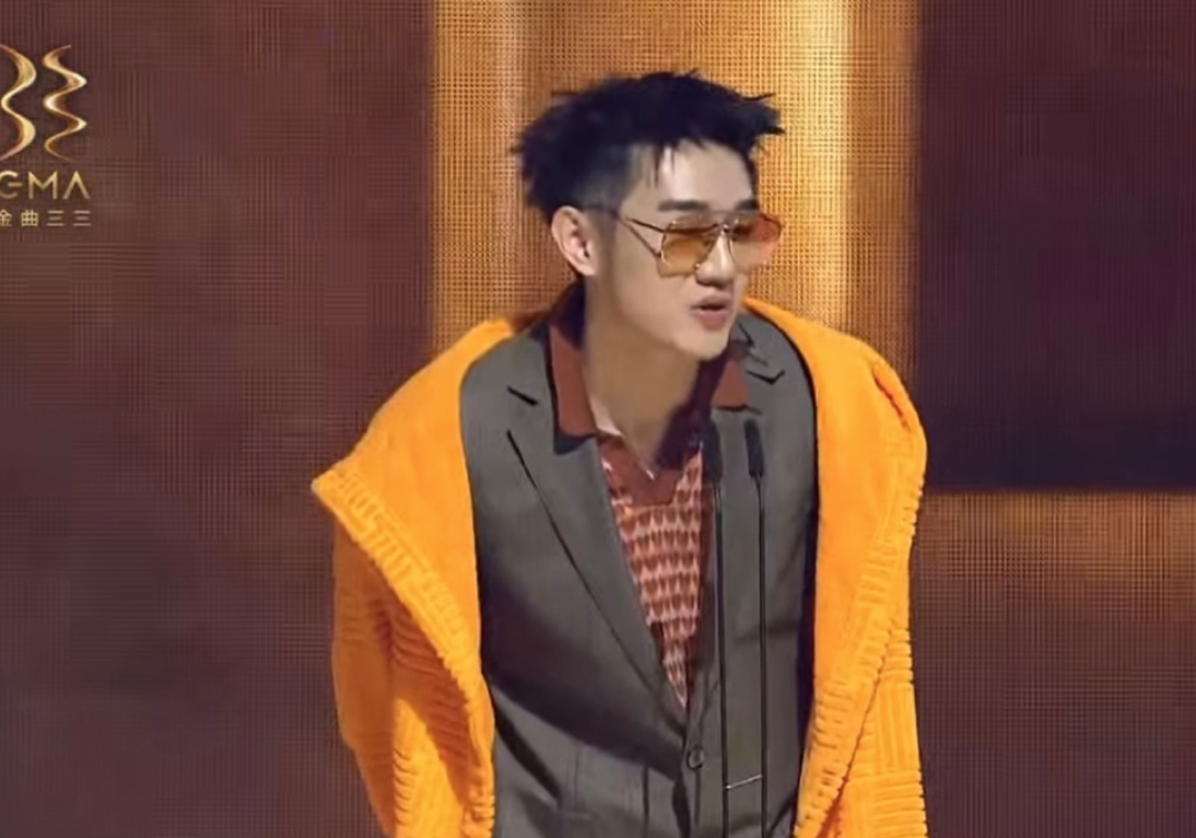 这是颁奖还是开业？金曲奖艺人造型齐翻车，现场变成乡村大舞台？