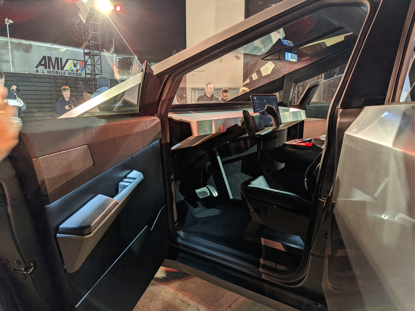 特斯拉Cybertruck量产版曝光 增加后视镜，轮圈像Model 3，回本利器