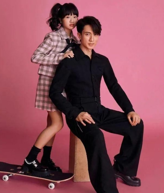 吴尊女儿华丽蜕变，亭亭玉立气质极佳，当公主养却没公主病