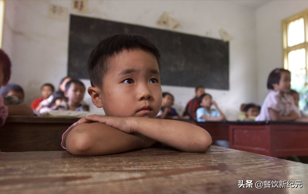 哈尔滨穷小伙，15岁辍学卖麻辣烫，如今年入10亿要上市，凭啥？