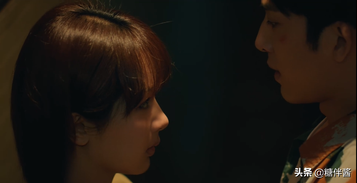 《女心理师》原著评分7.3，影视化5.2，收视全靠杨紫井柏然甜爱