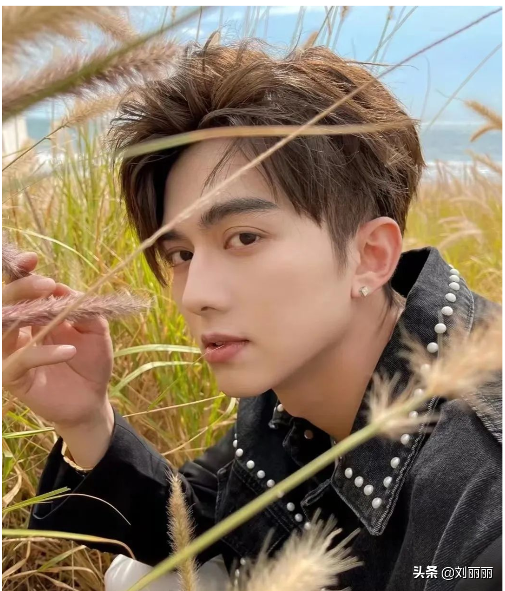 寸头分头精神时尚,潮流染发很吸引眼球