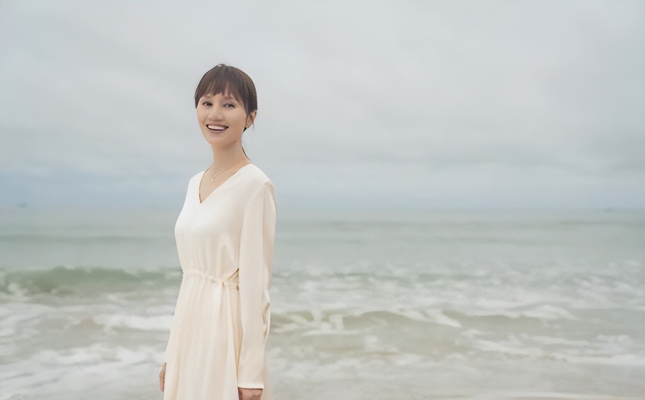 长着一张红颜祸水的脸，感情经历却洁白如纸，这12位女星太稀缺