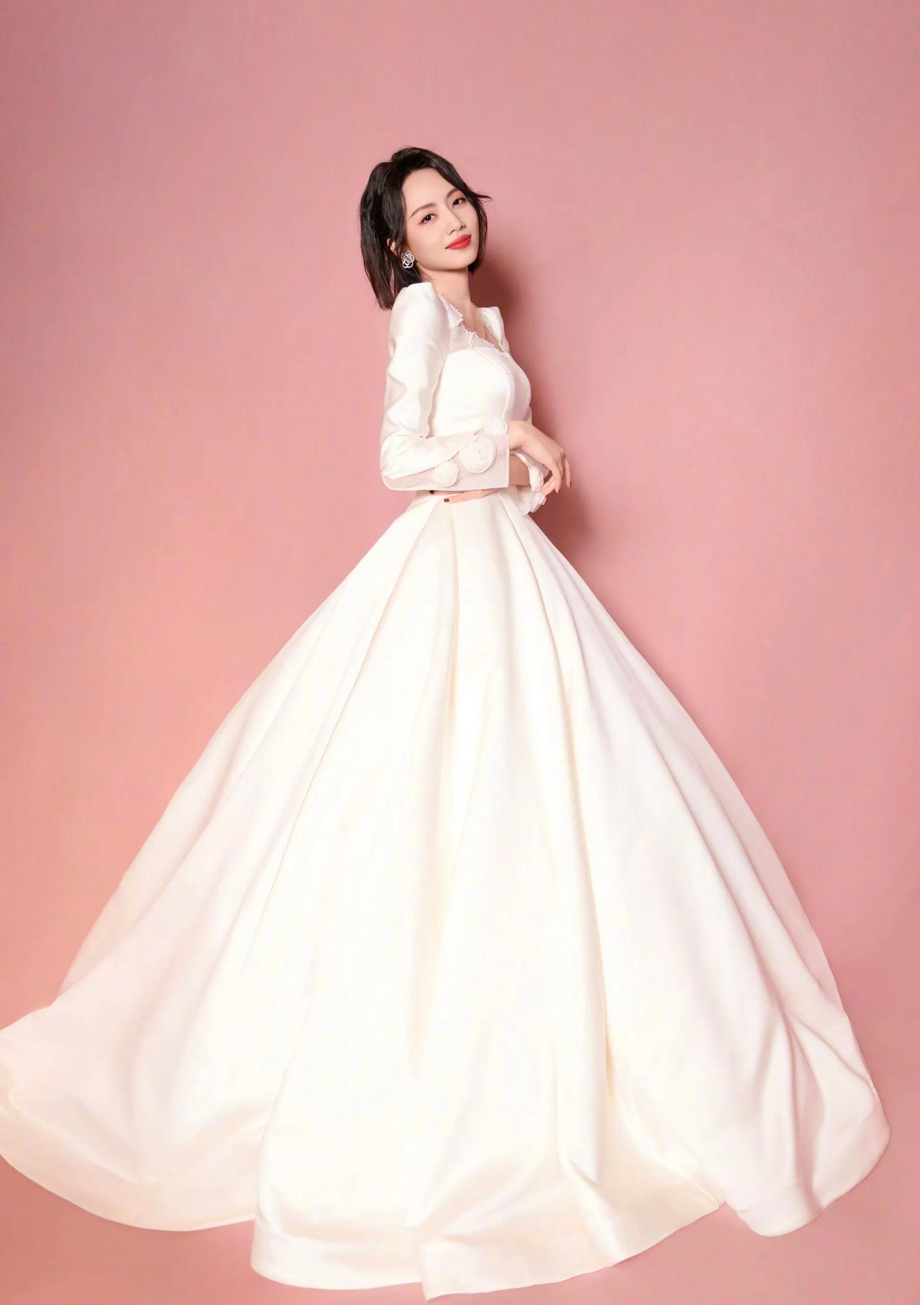 刘惜君的时尚穿搭，每一套都好看，她的每一面，都能给人美的享受