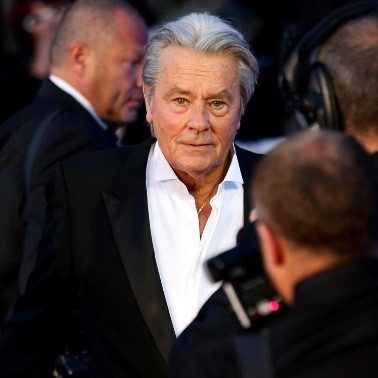 阿兰·德龙3个儿子：颜值差父亲一大截，私生子最像他却从未被承认