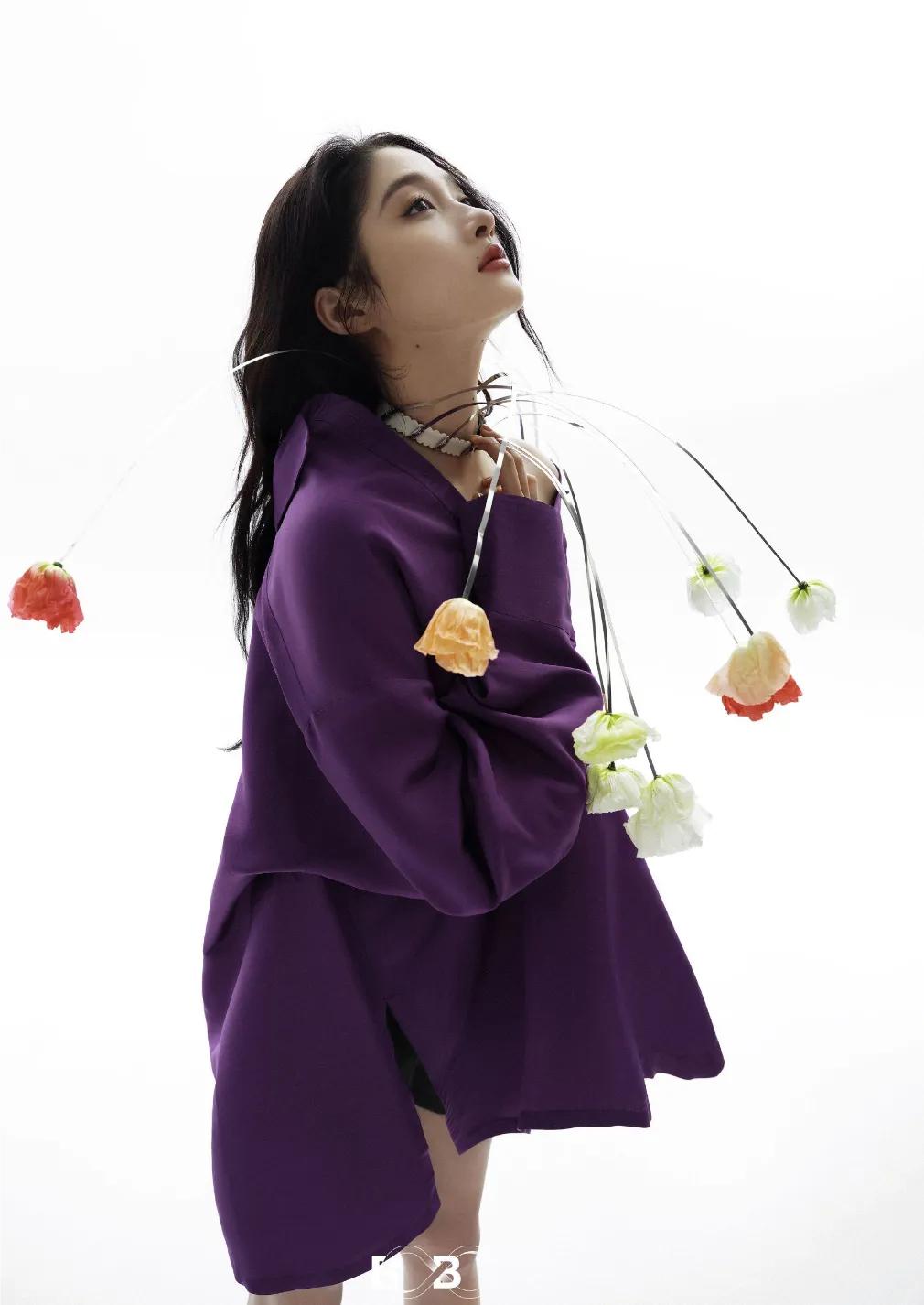 六月刊封面，关晓彤的童年投影时光美照，你看看美吗？