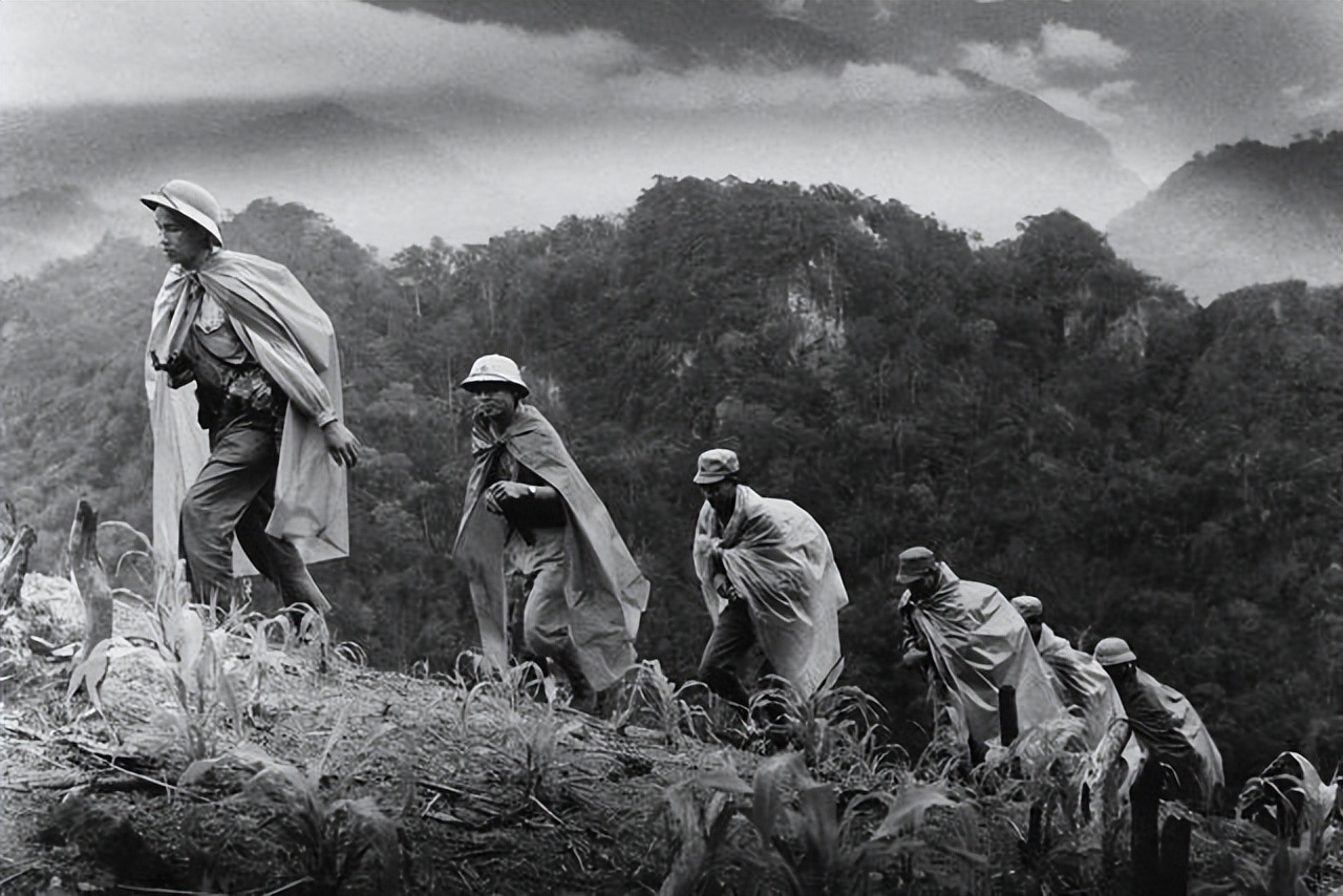 1942年3万远征军死在野人山，唯一幸存的女兵：狼咬断同伴颈动脉