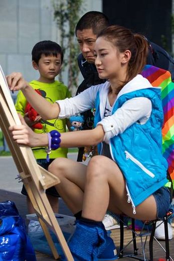 《斛珠》的鞠七七，因撞脸李小冉被挖掘出道，和陈晓还是中戏同学