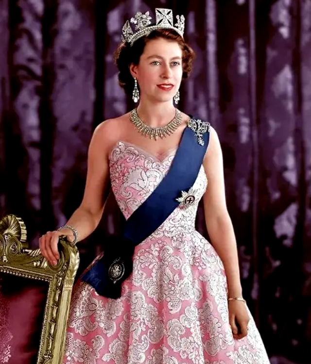 伊丽莎白二世的穿搭，堪称时尚界的天花板，处处流露着优雅与高级