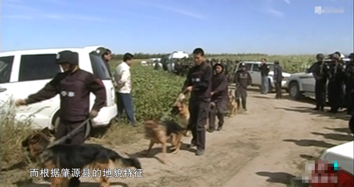 2009年，杀人狂魔王厚军持枪与武警对射，被武警当场击毙