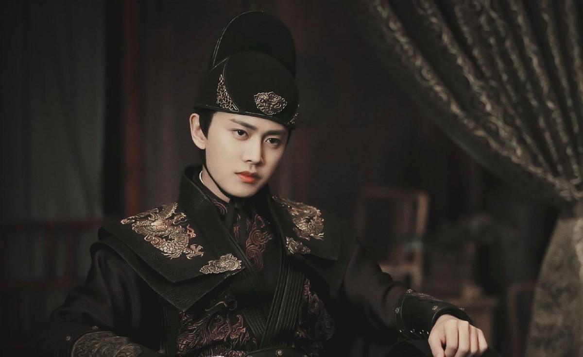 穿飞鱼服我只服这11位男星！穿上后个个化身为万人迷，霸气侧漏