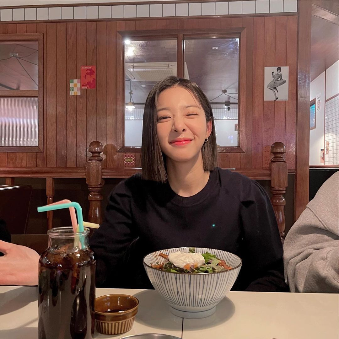 关于《社内相亲》薛仁雅的7件事,原来她曾是偶像练