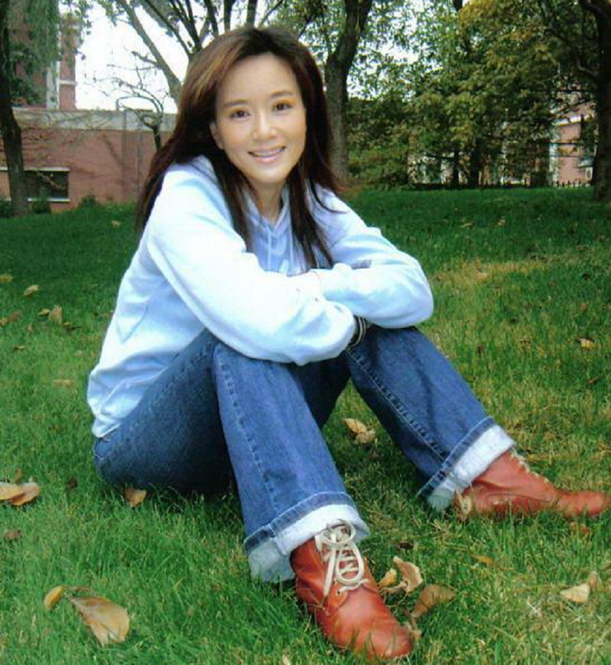 石爻：从主持人到知名演员，怀感恩之心，与圈外丈夫低调生双胞胎