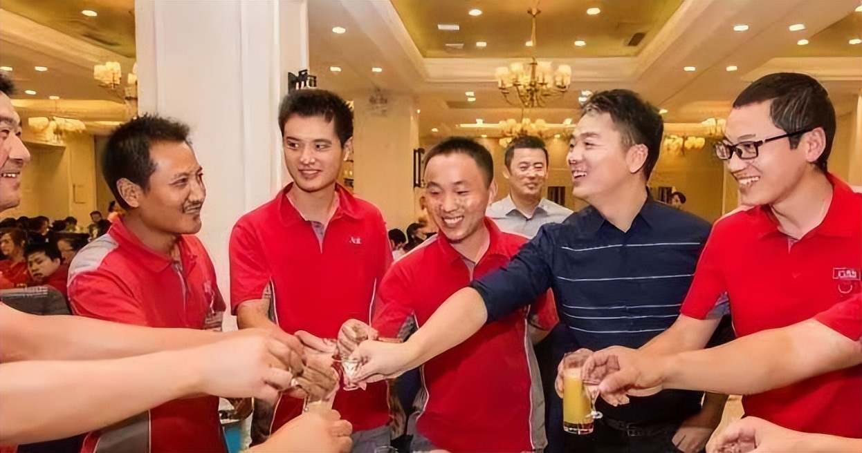 京东001号快递员金宜财：无怨无悔送快递12年，刘强东给了他什么