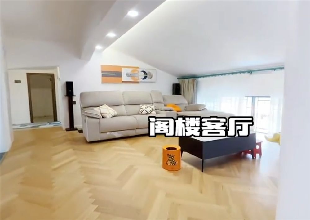 一家六口的405㎡顶层大宅：巧妙利用阁楼，装修出9室4厅5卫
