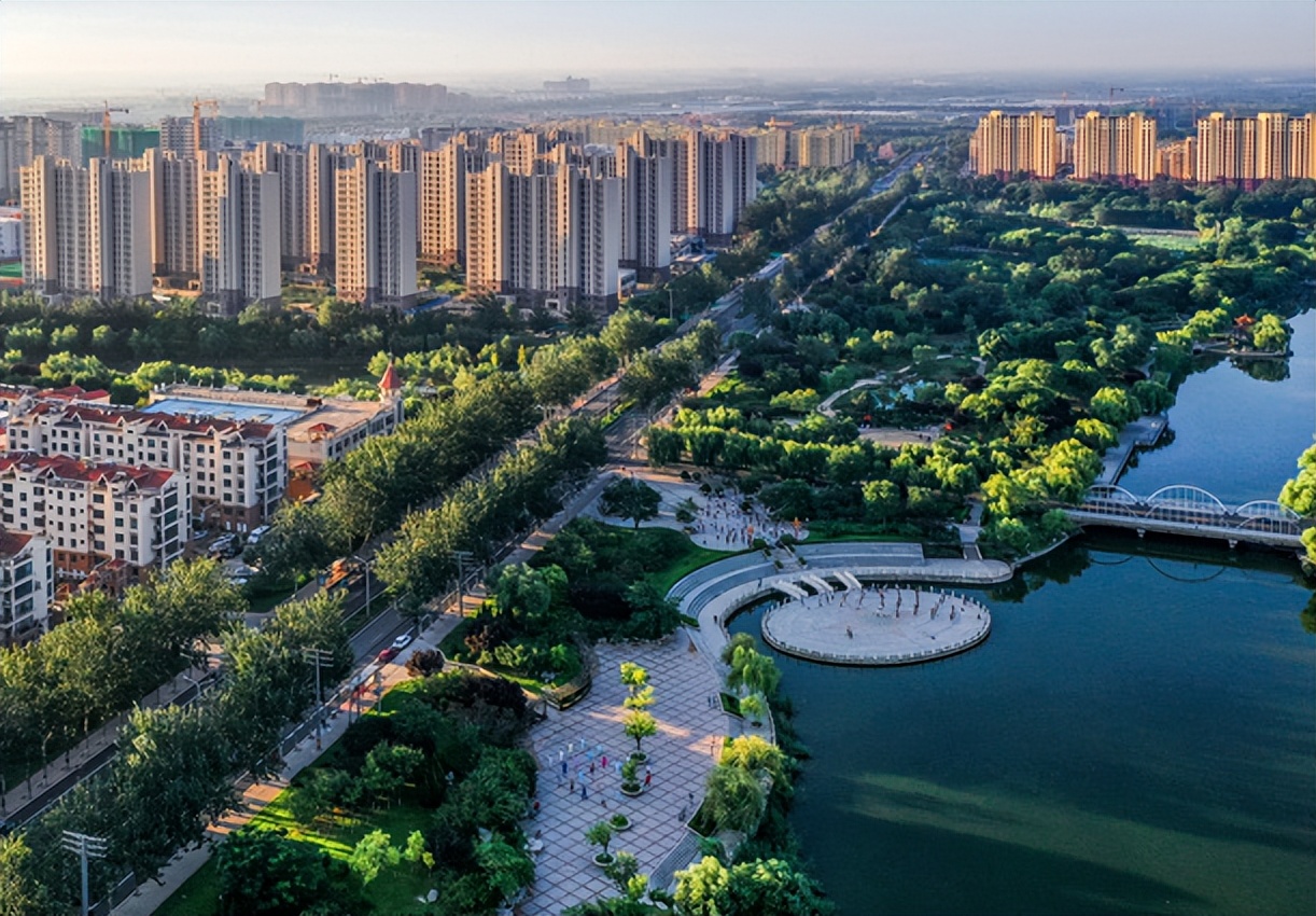 马云：24岁大学毕业，普通人到首富，再回首才发现他成功是必然的