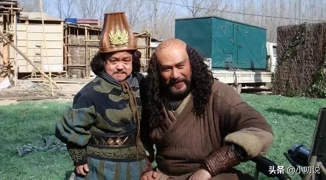 身高1.15米的张伸：44岁娶娇妻后被抛弃，无戏可拍靠小超市为生