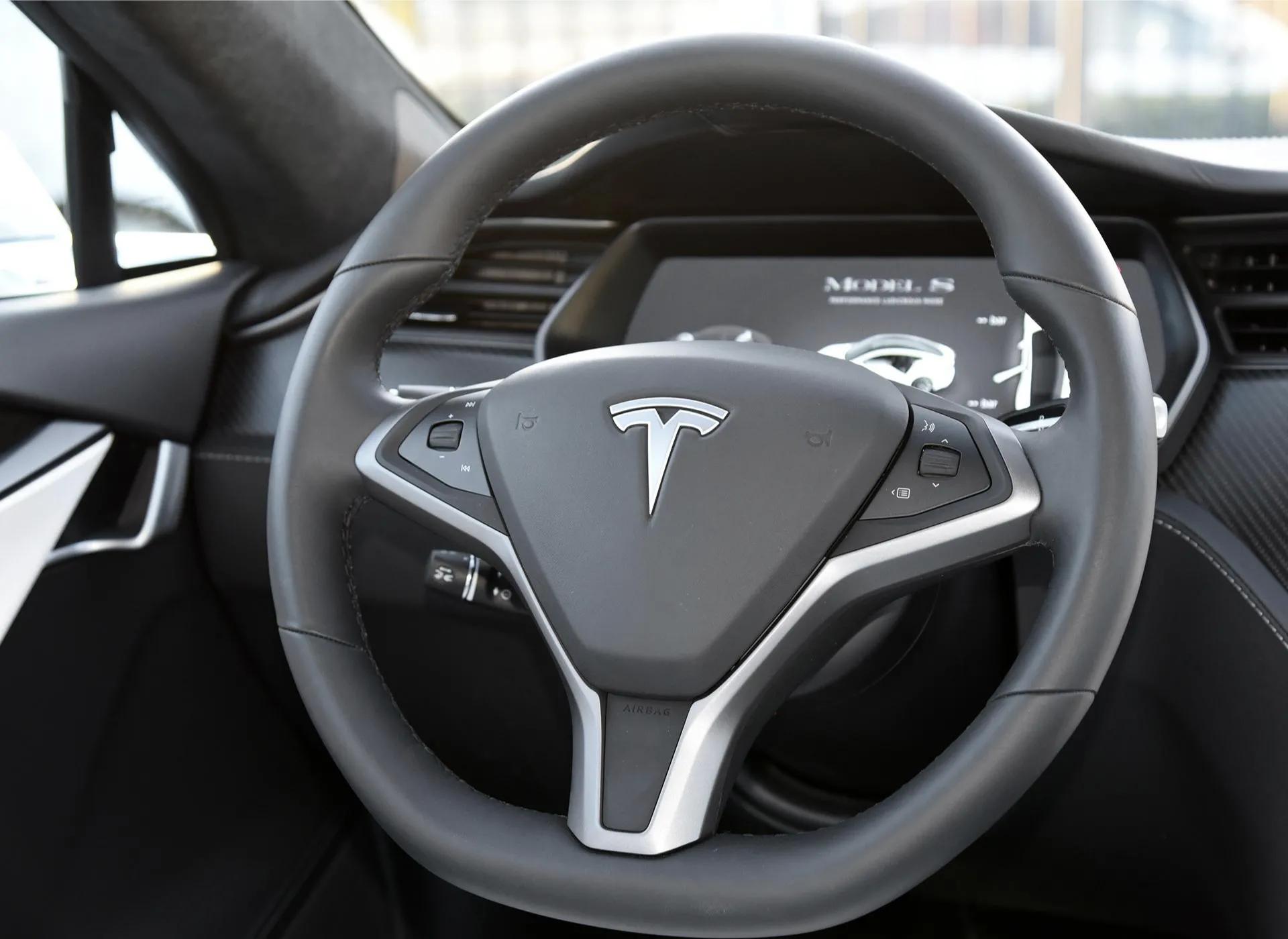 特斯拉回应林志颖出车祸 特斯拉S提车一个月 有几件事我非常不满意