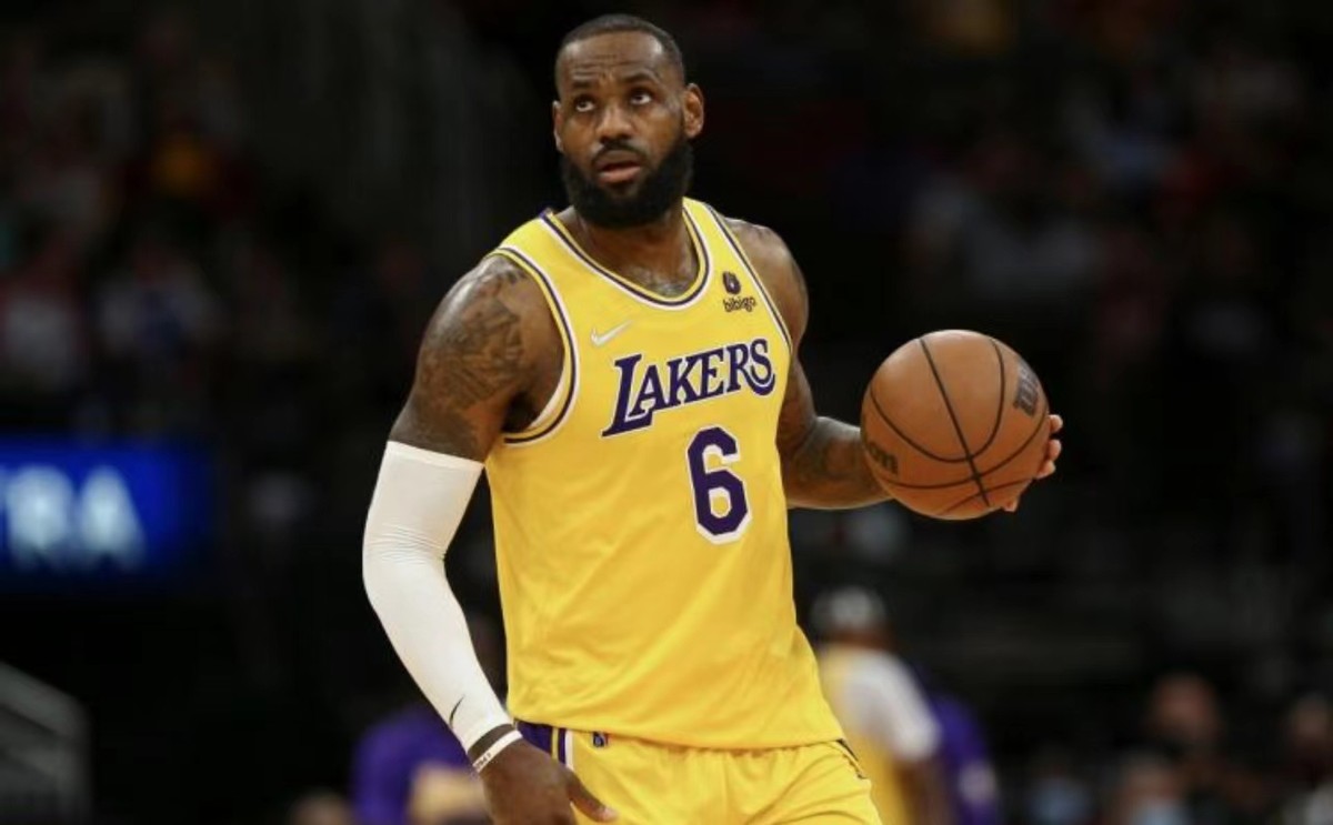 nba得分榜为什么比原来低(NBA历史得分榜单更新：詹姆斯第三，科比仅第四，那么榜首是谁？)