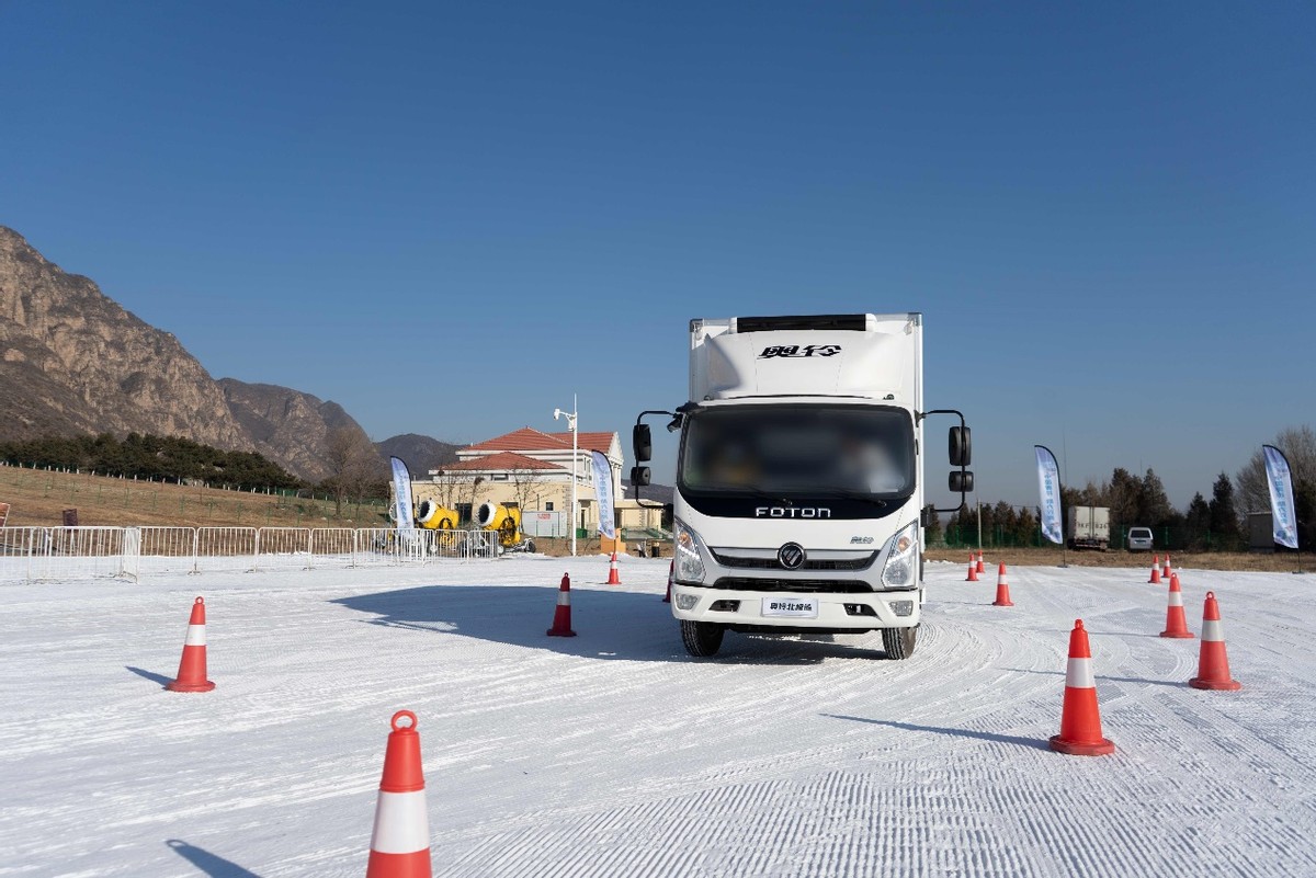 穿廿年风雪，望百年大计——40台奥铃北极熊交付服务顶级冰雪赛事