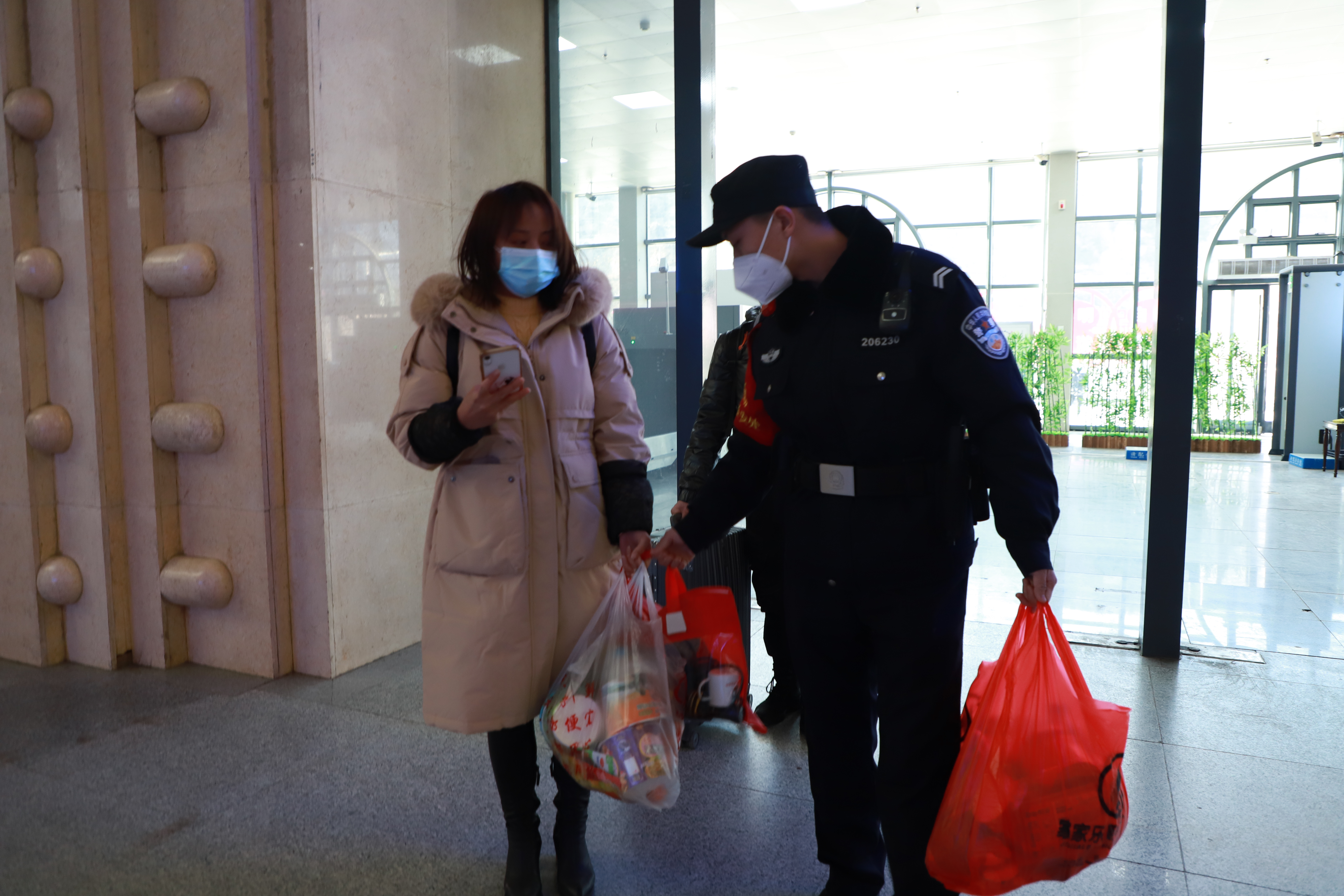 延安铁路公安处延安站派出所举行春运安保启动仪式