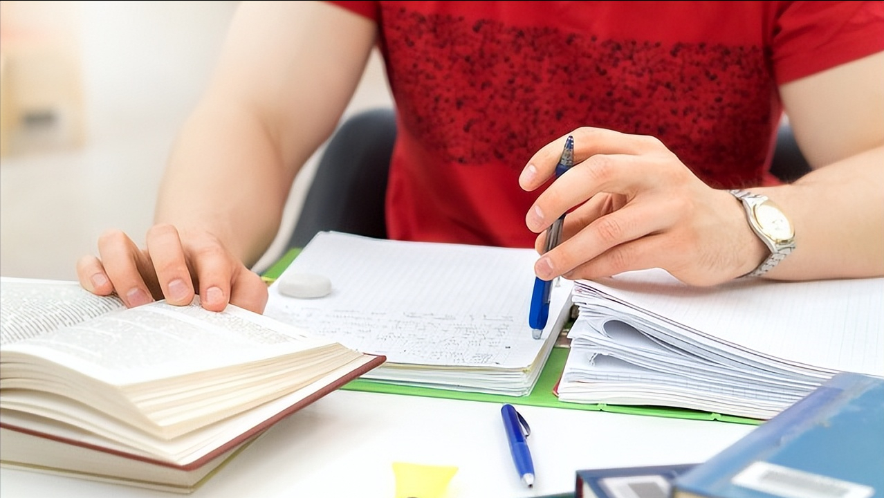 湖北725分高考状元唐楚玥：语文成绩十年难遇，7岁豪言最后成真