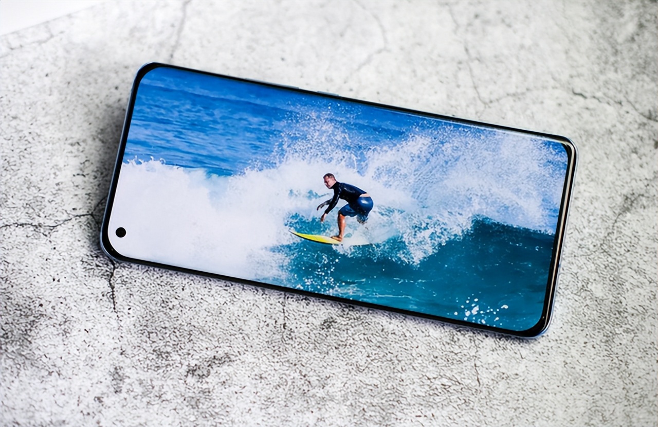 从4699元跌至2299元，12GB+256GB，2K四曲面屏旗舰“5折”便宜卖