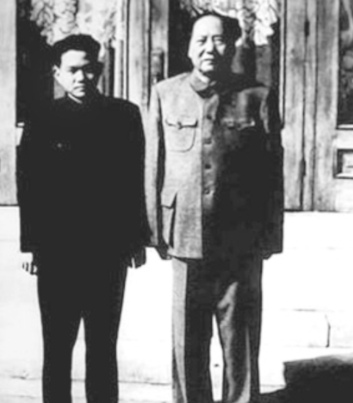 李银桥担任警卫员期间曾“出逃”，毛主席得知哽咽道：小孩想家了