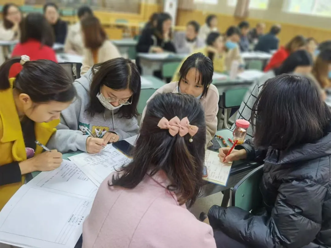 小课题 大作为——西航港小学“动手操作能力”小课题组专题汇报