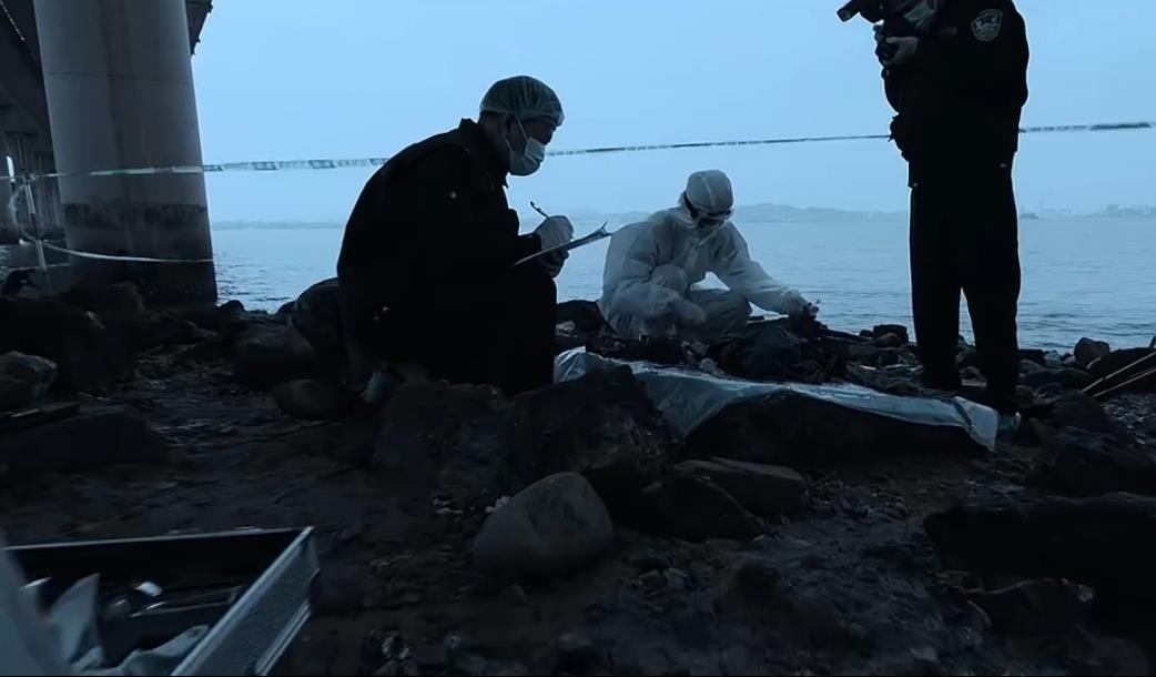 《庭外》首播：夏雨稳健，罗晋入戏，万茜惊艳，悬疑剧该出王炸了