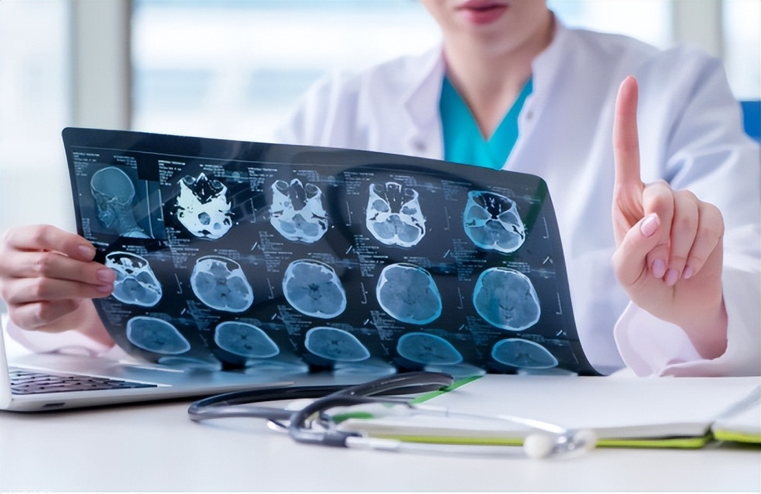 别把喉癌当成咽炎，若颈部有3种表现建议引起重视，别后知后觉