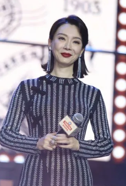 曾经土到掉渣，现今光彩照人的7位女星，个个是逆天改命