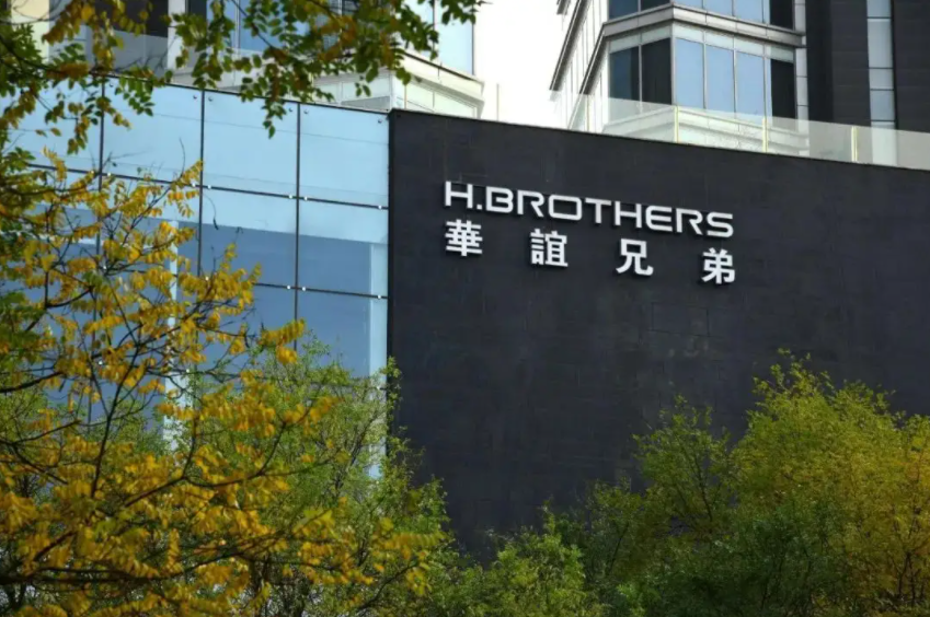 华谊王氏兄弟两人，挥金如土时有多辉煌，人走茶凉后就有多落魄