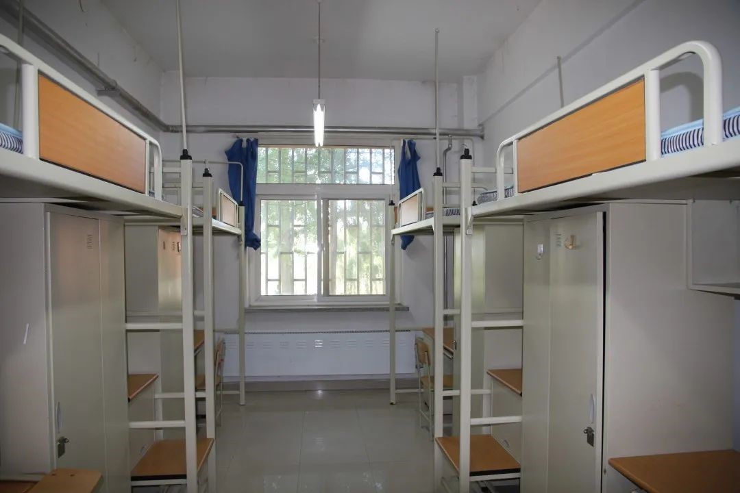 “面朝”大海，坐拥网红咖啡馆！大连一高校“精致生活”曝光，网友：太羡慕！