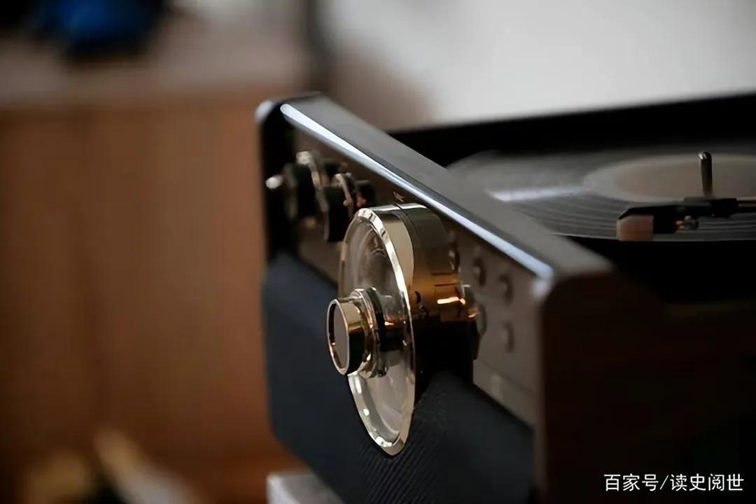 解密中国大案037——五旬老汉“易容” 骗财骗色22岁女大学毕业生