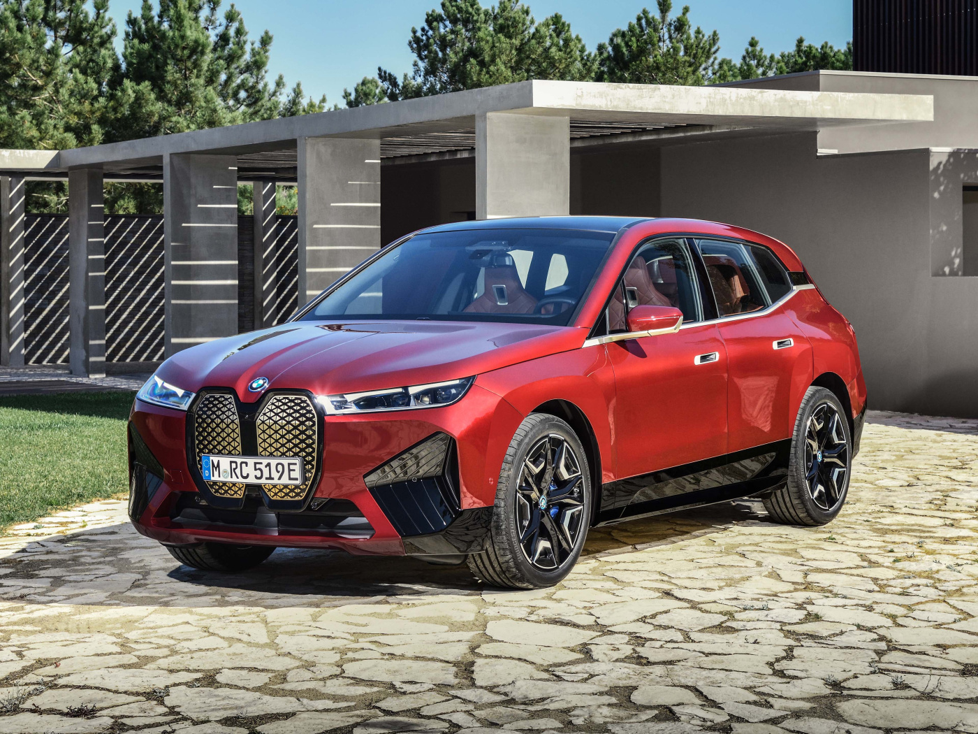 50万以上的电动车，为啥BBA销量就是不如国产车？豪车车标不灵了