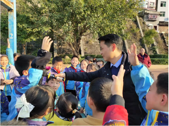 南江县正直镇小学举行第九届读书节“讲故事”决赛