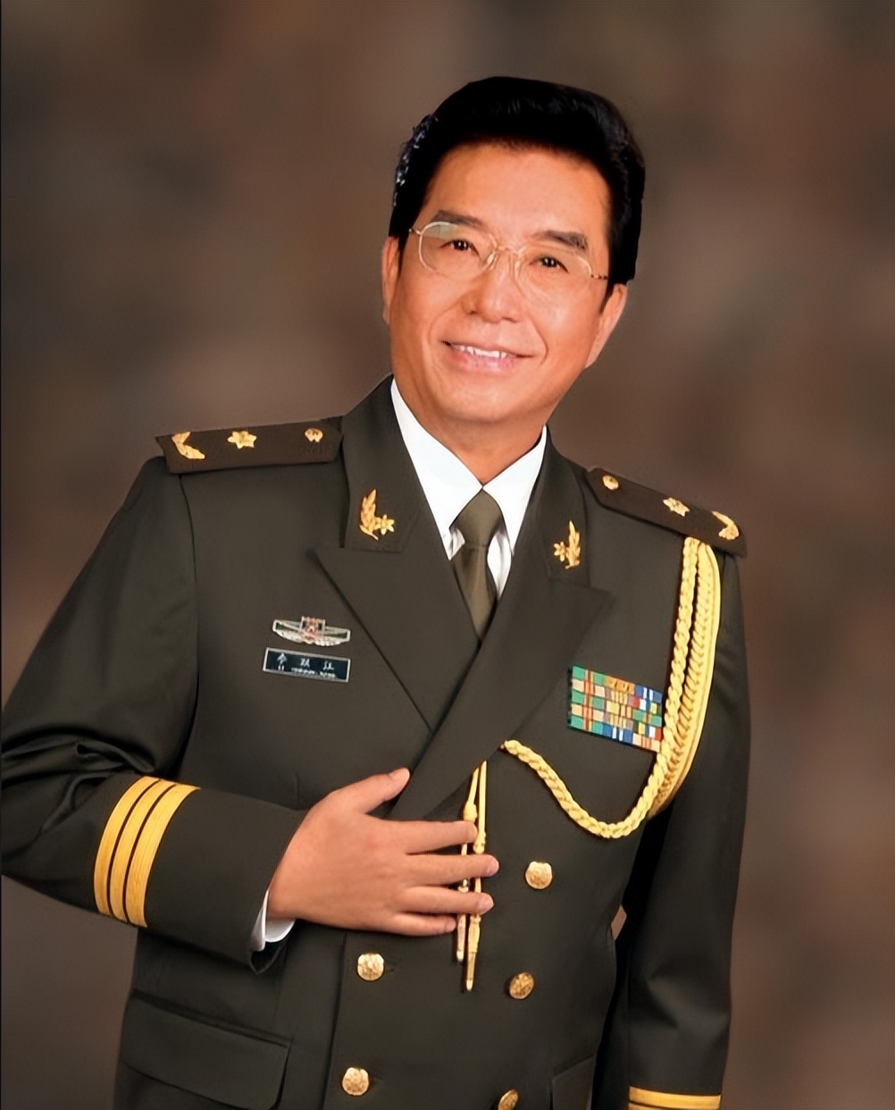 李双江长子李贺：弟弟李天一入狱后，他不计前嫌照顾父亲和继母