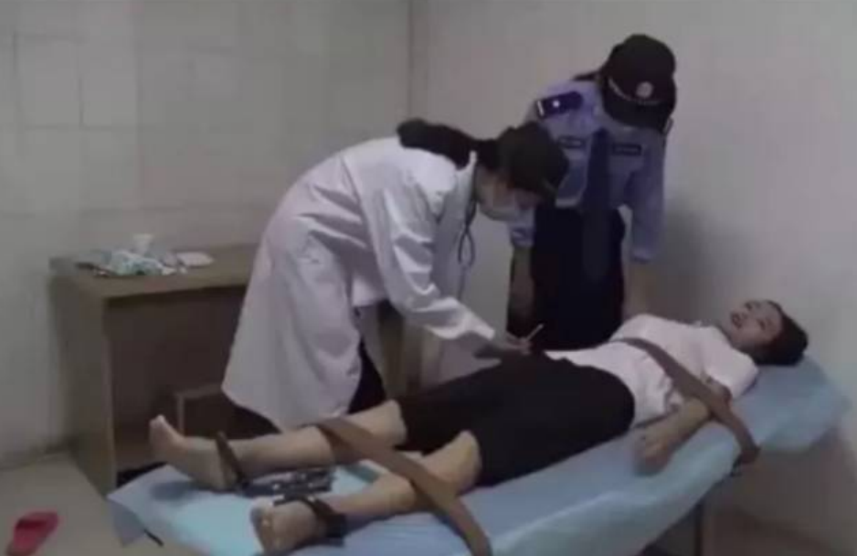 方晓红：骗婚单身汉反被卖，后因贩毒被捕，成福建首例注射死刑犯